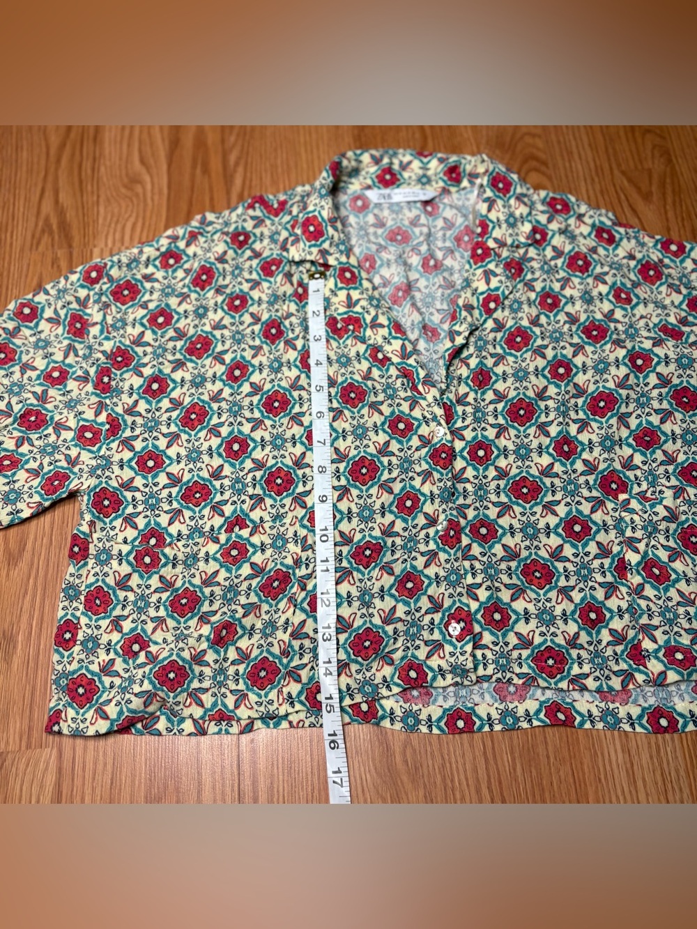 ZARA Short-Sleeve Floral Button-Up Shirt in Cream, Red & Teal - Picture 3 of 7
